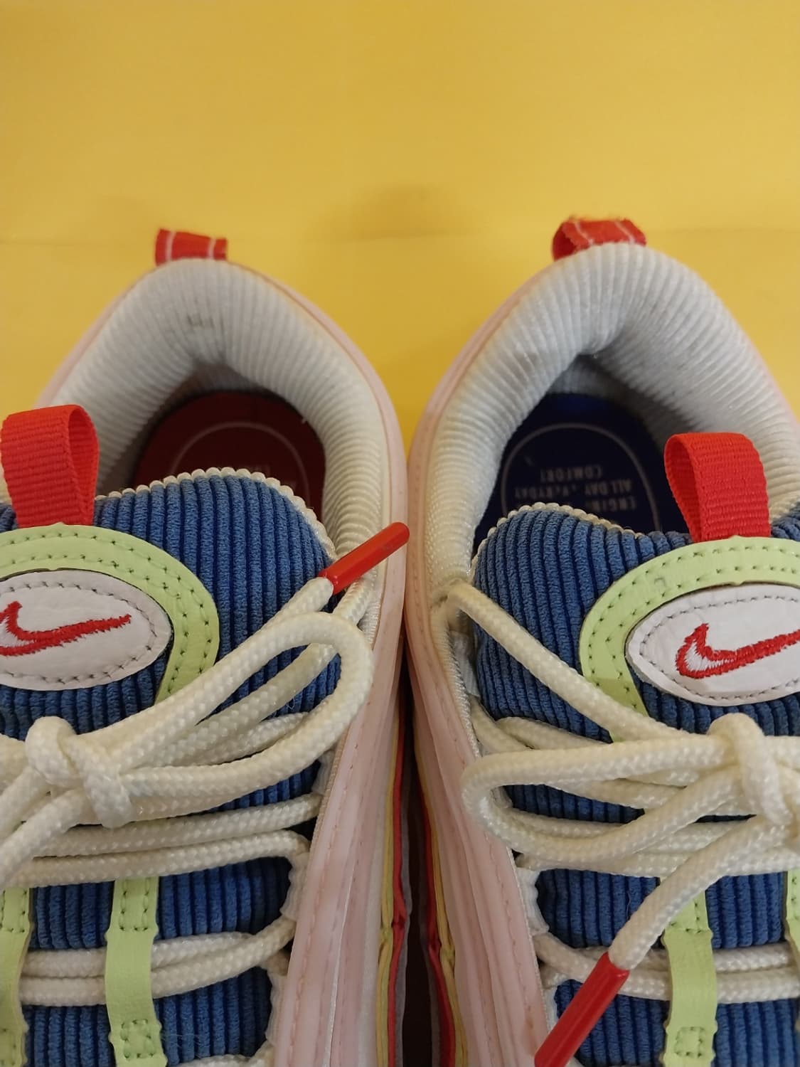 여성 나이키 에어맥스 97 코듀로이 화이트 SE 레인보우 운동화 (255 상품이미지5