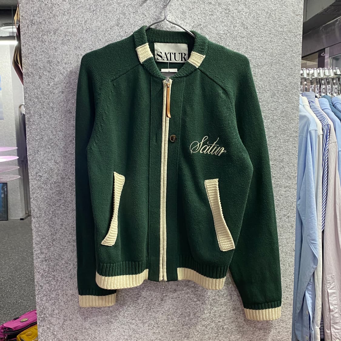 세터 스몰로고 투웨이 버튼 니트집업 B3356 상품이미지2