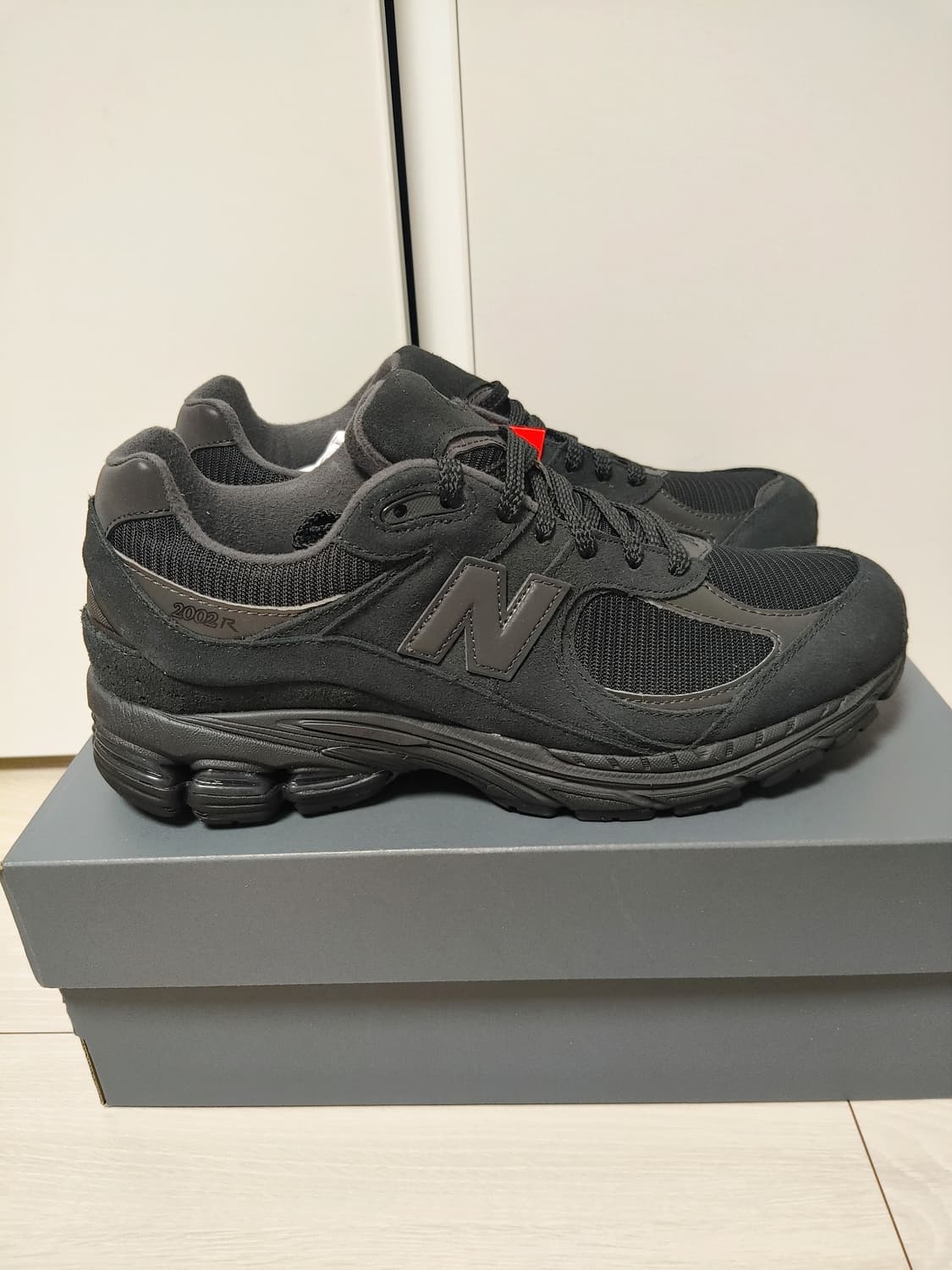 새상품 뉴발란스 2002블랙 275 상품이미지3