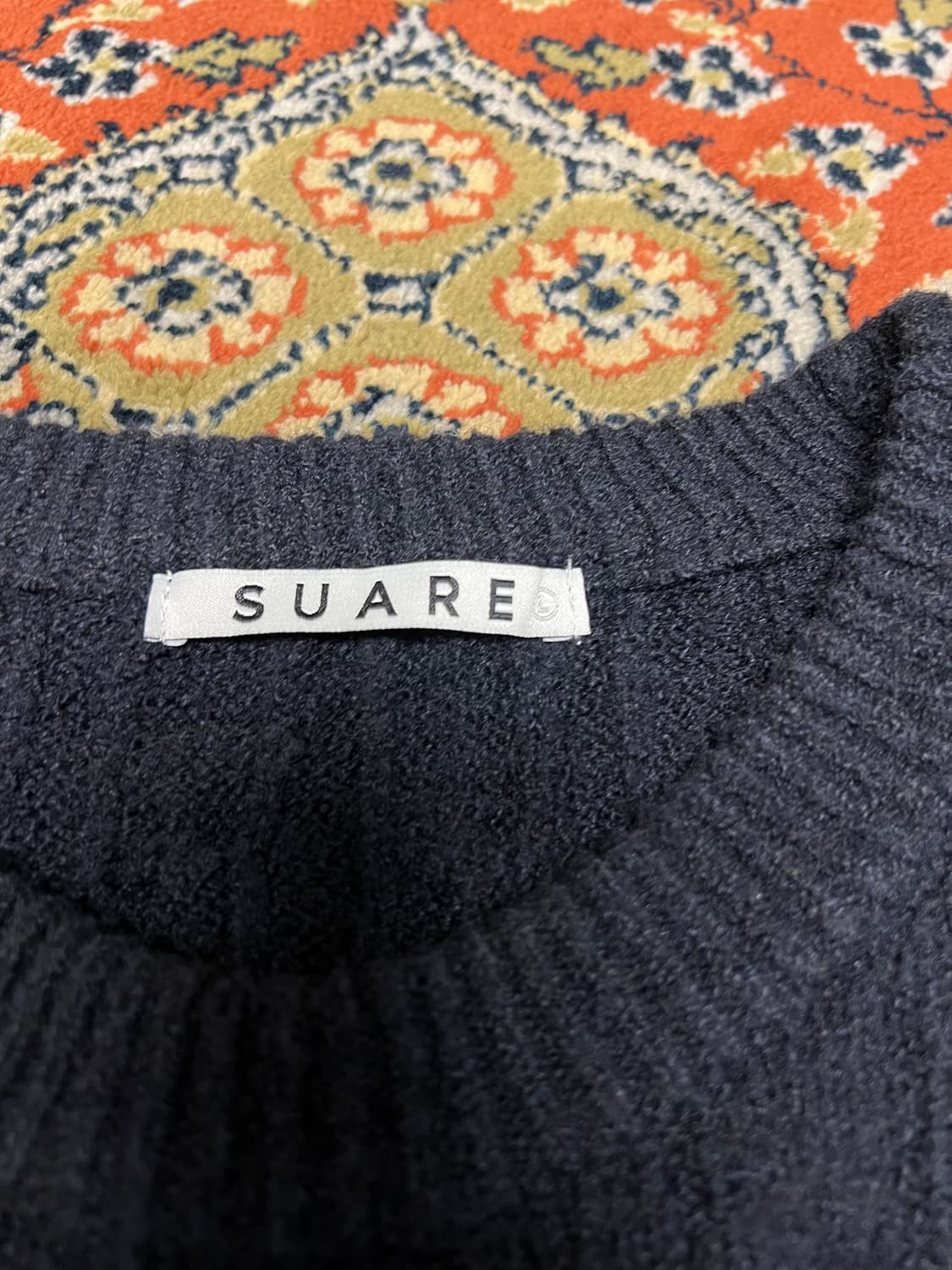 [L] 수아레 케이블 꽈배기 네이비 니트 상품이미지2