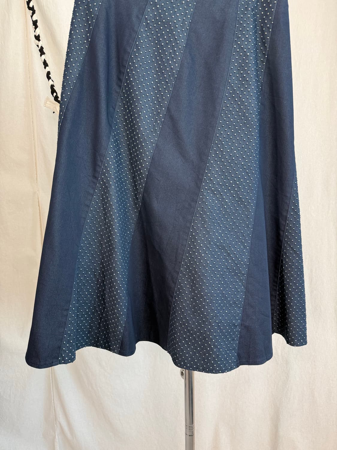 도트 절개라인 데님 미디스커트 상품이미지4