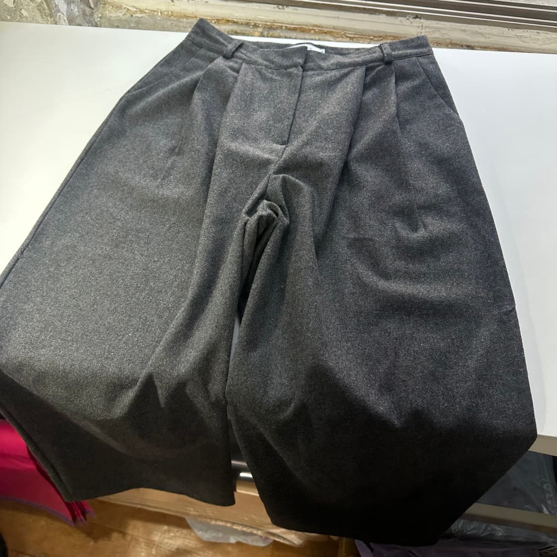 M 어반더스 챠콜 하이웨스트 와이드핏 투턱 울슬랙스 상품이미지3