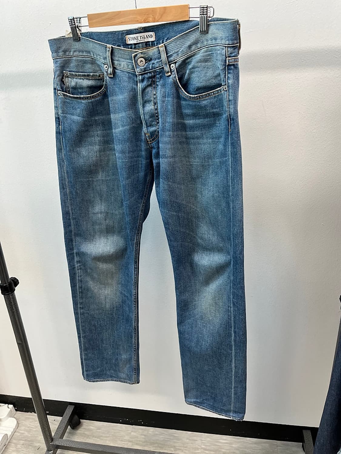 34) 스톤아일랜드 와펜 중청데님 상품이미지1