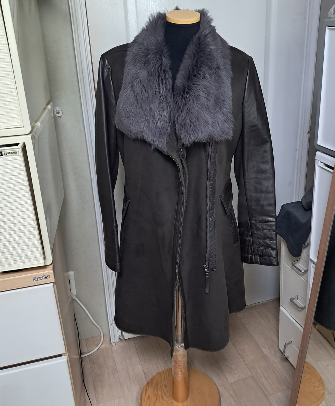 디데무 양털퍼 양가죽소매 배색 무스탕 퍼 코트 66~정77 상품이미지1