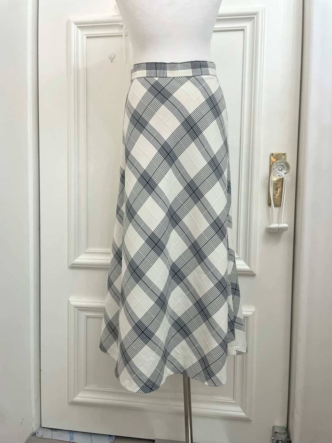 ivory black check long basic skirt 상품이미지4