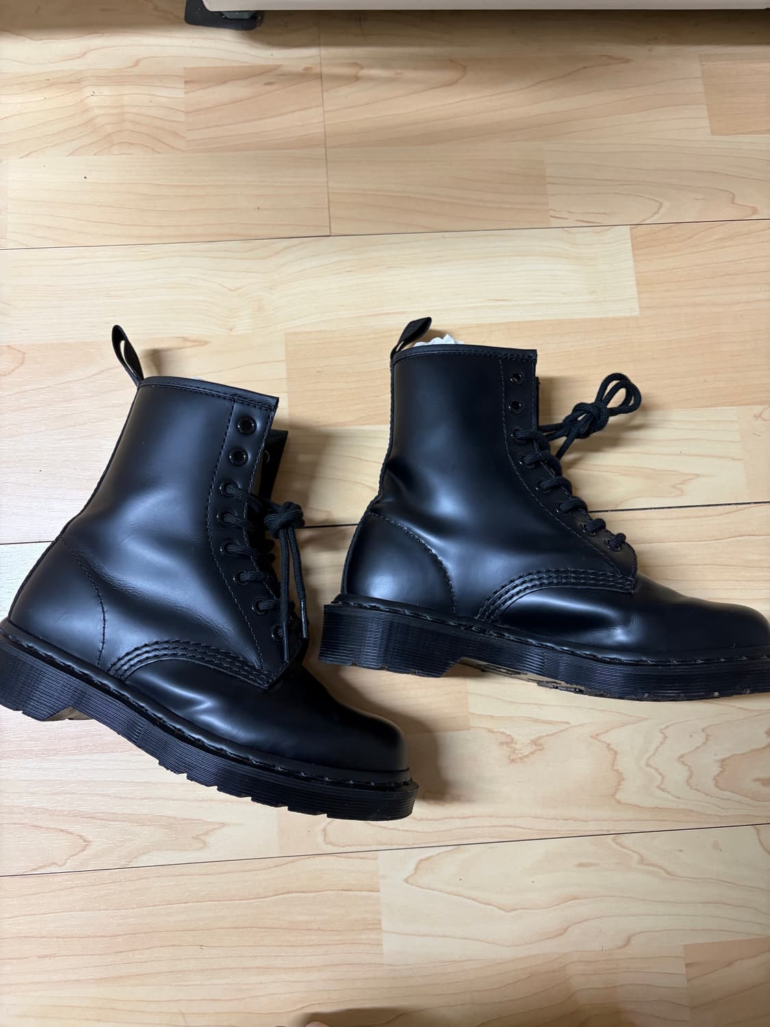 닥터마틴 1460 모노블랙 8홀 UK3(220) 상품이미지2