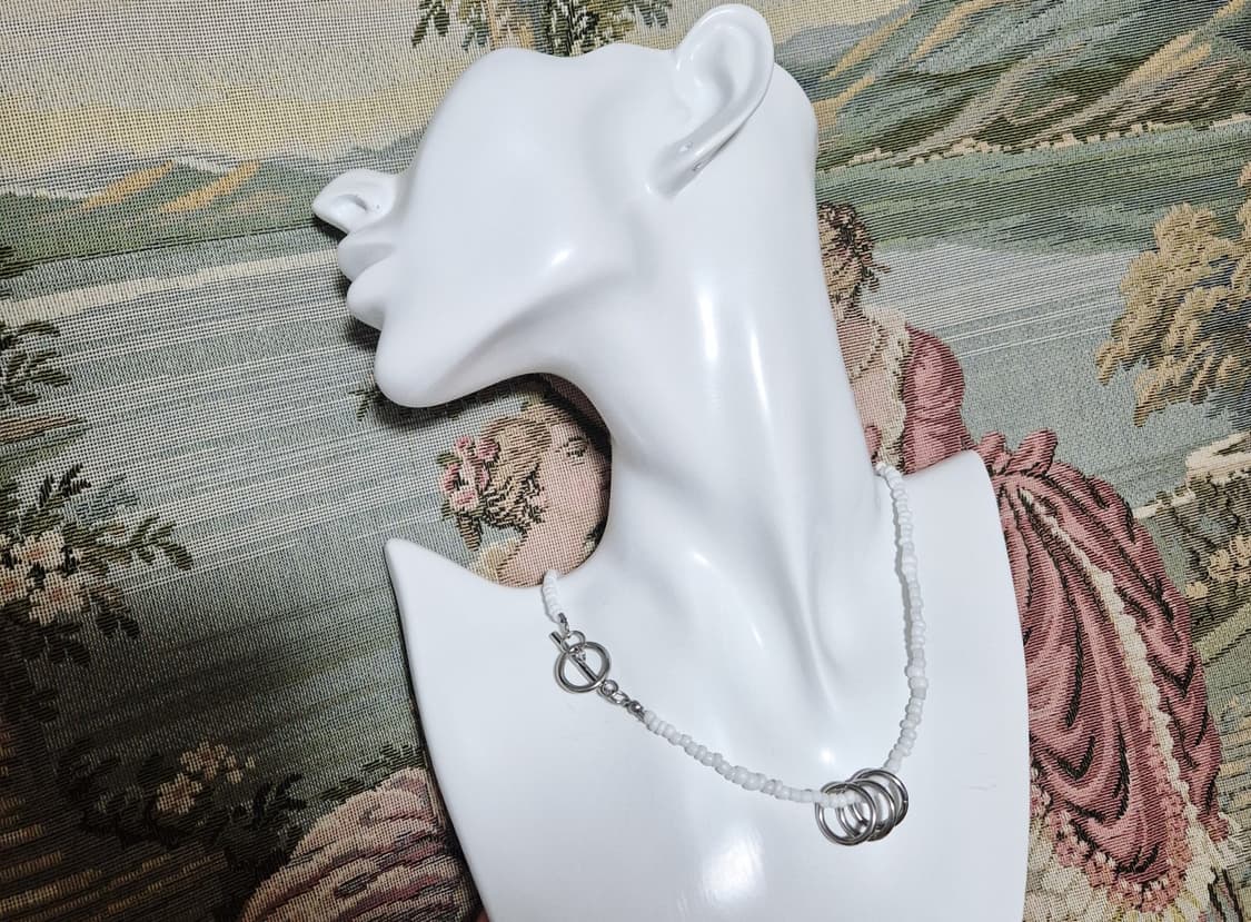 핸드메이드 화이트 비즈 써클 펜던트 토글바 목걸이 상품이미지3