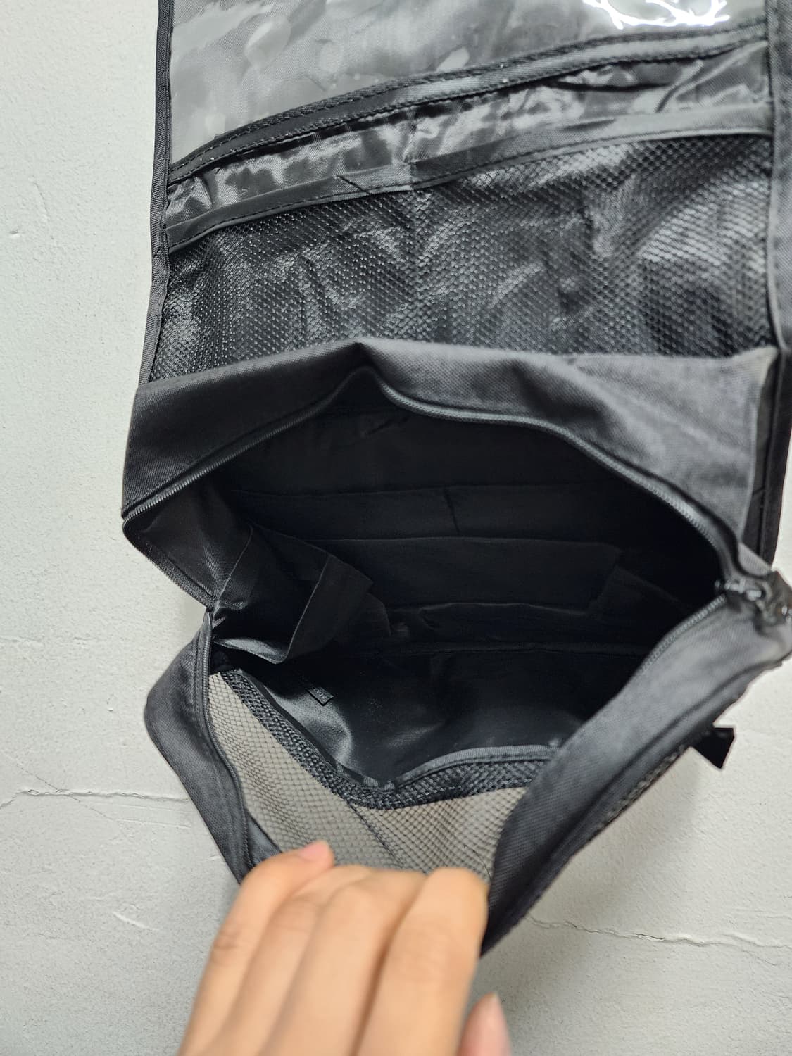 게스 블랙 파우치 상품이미지4