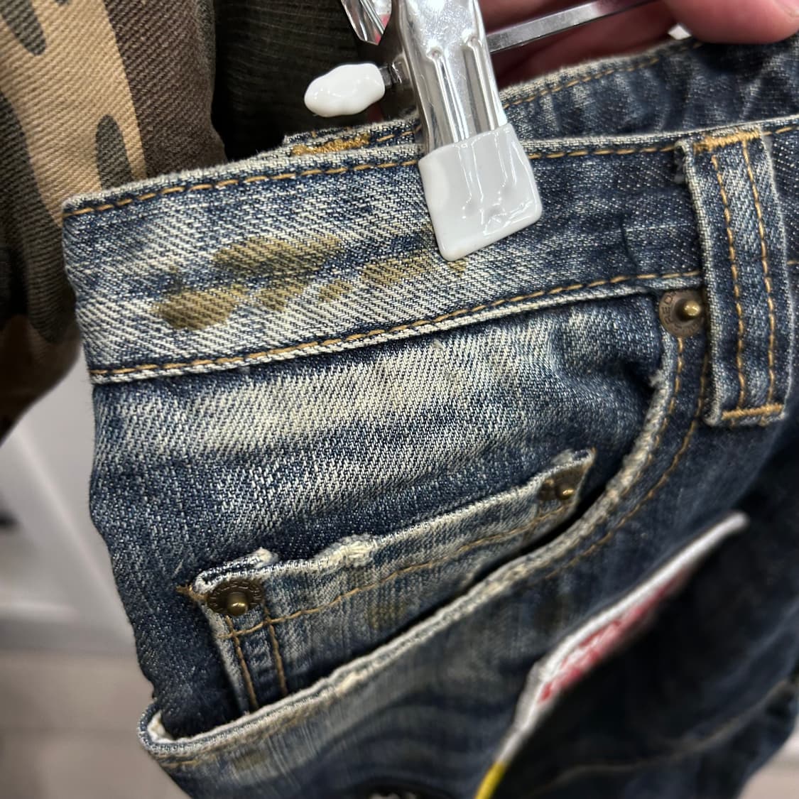 디스퀘어드2 와팬 패치 슬림핏 데님 바이커팬츠 상품이미지4