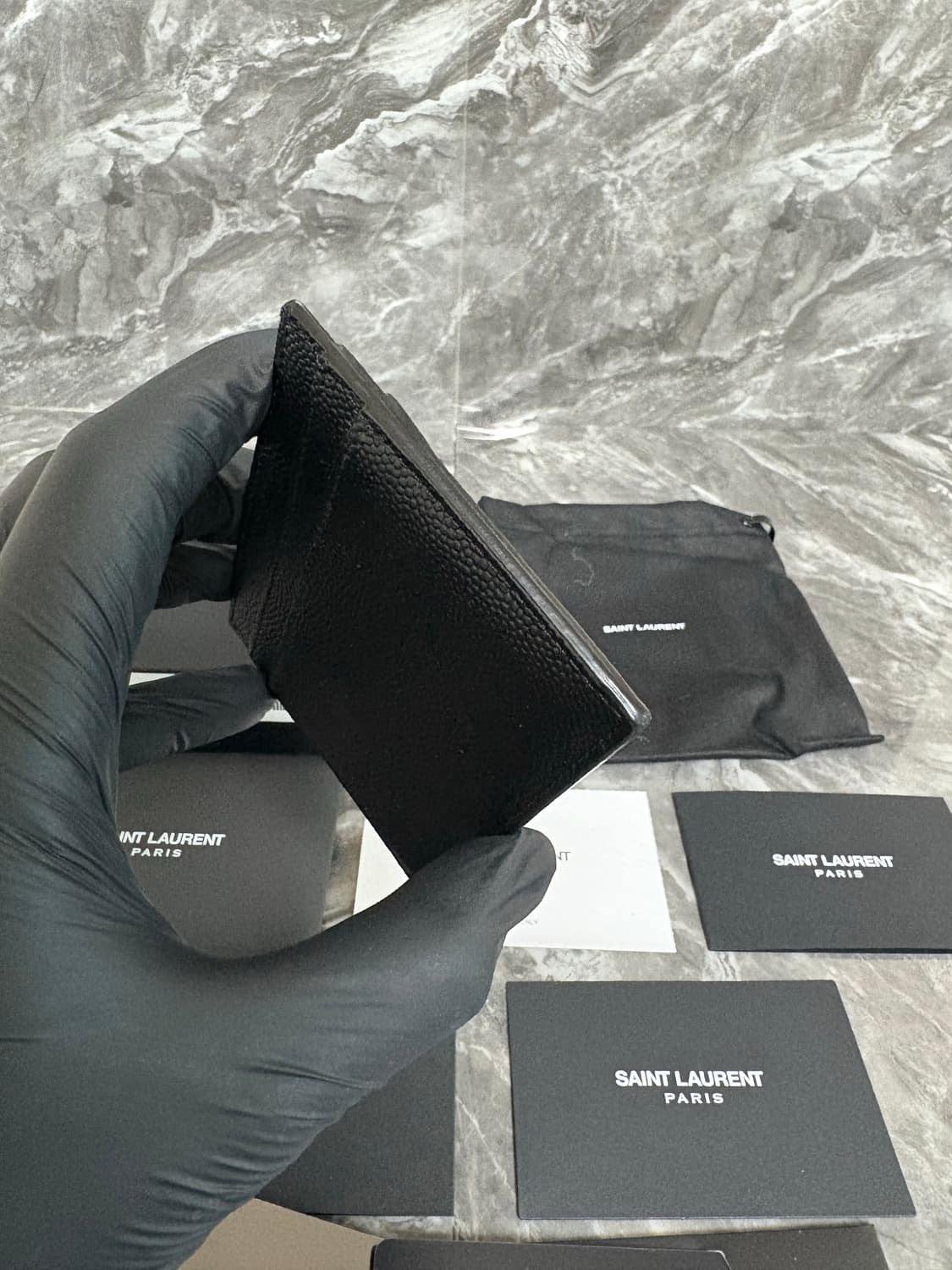 입생로랑 그랑 드 뿌드르 엠보스드 카드지갑 상품이미지6