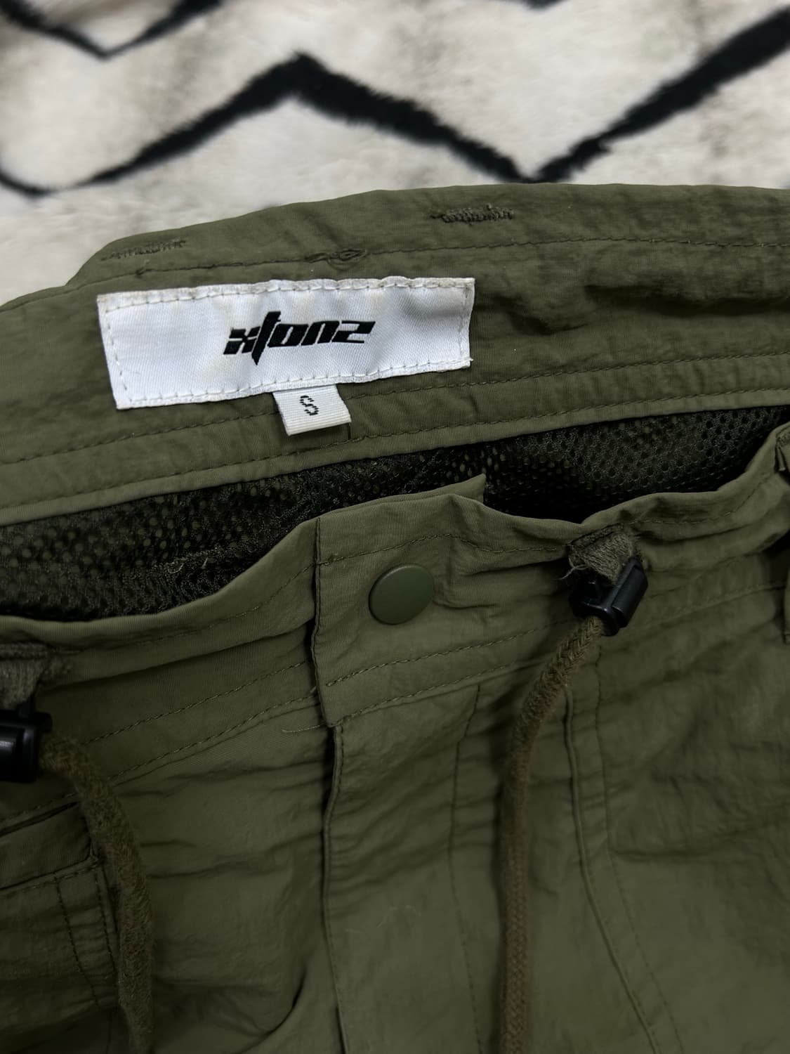 [S]엑스톤즈 오버핏 셔링 나일론 카고 팬츠/카키 상품이미지5