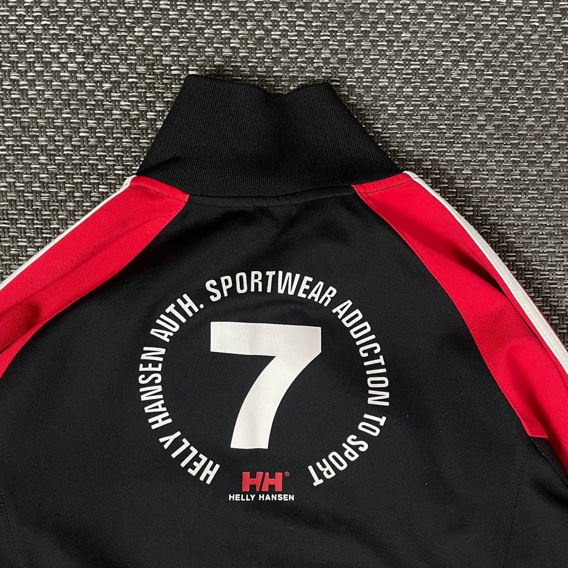 헬리한센 자수로고 사이드 배색 트랙탑 95 상품이미지4