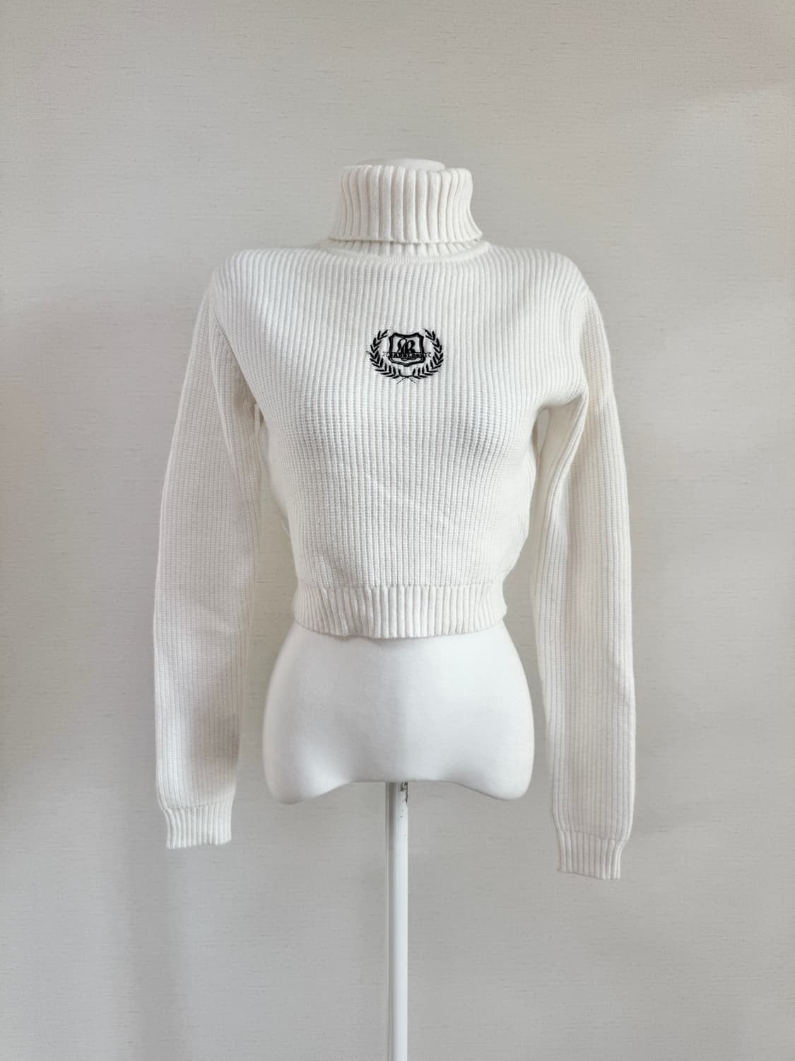 배드블러드) 터틀넥 크롭 니트 상품이미지1