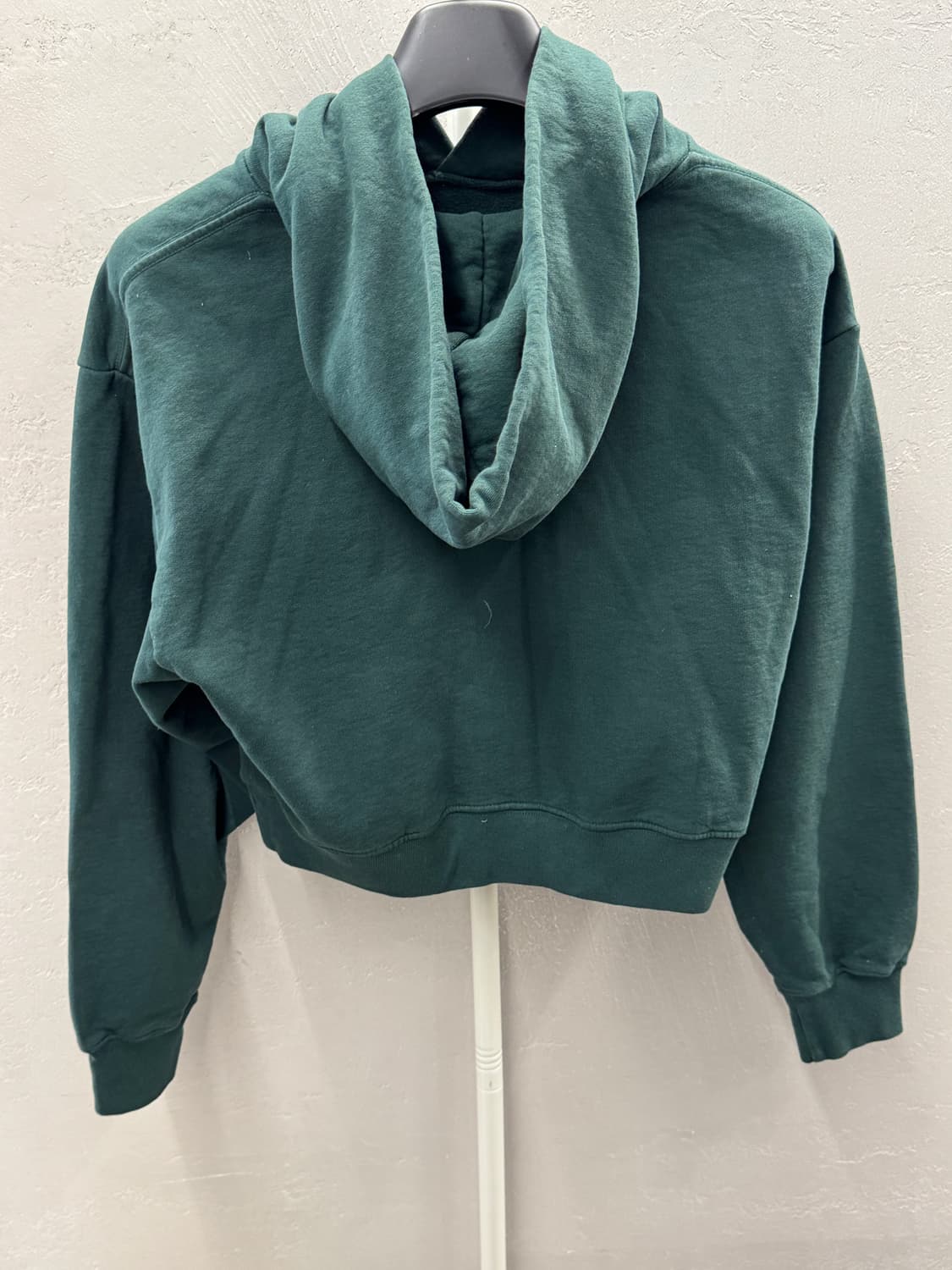 스포티앤리치 헬스 아이비 크롭 후드 - 포레스트:화이트 001 상품이미지5