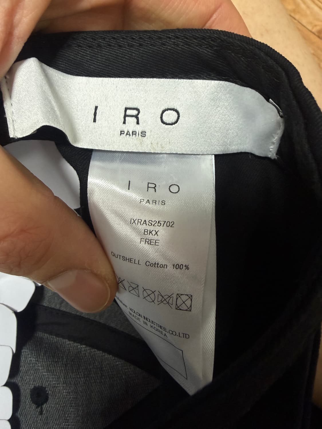 iro 이로 에센셜 코튼 로고 자수 볼캡 블랙 상품이미지5