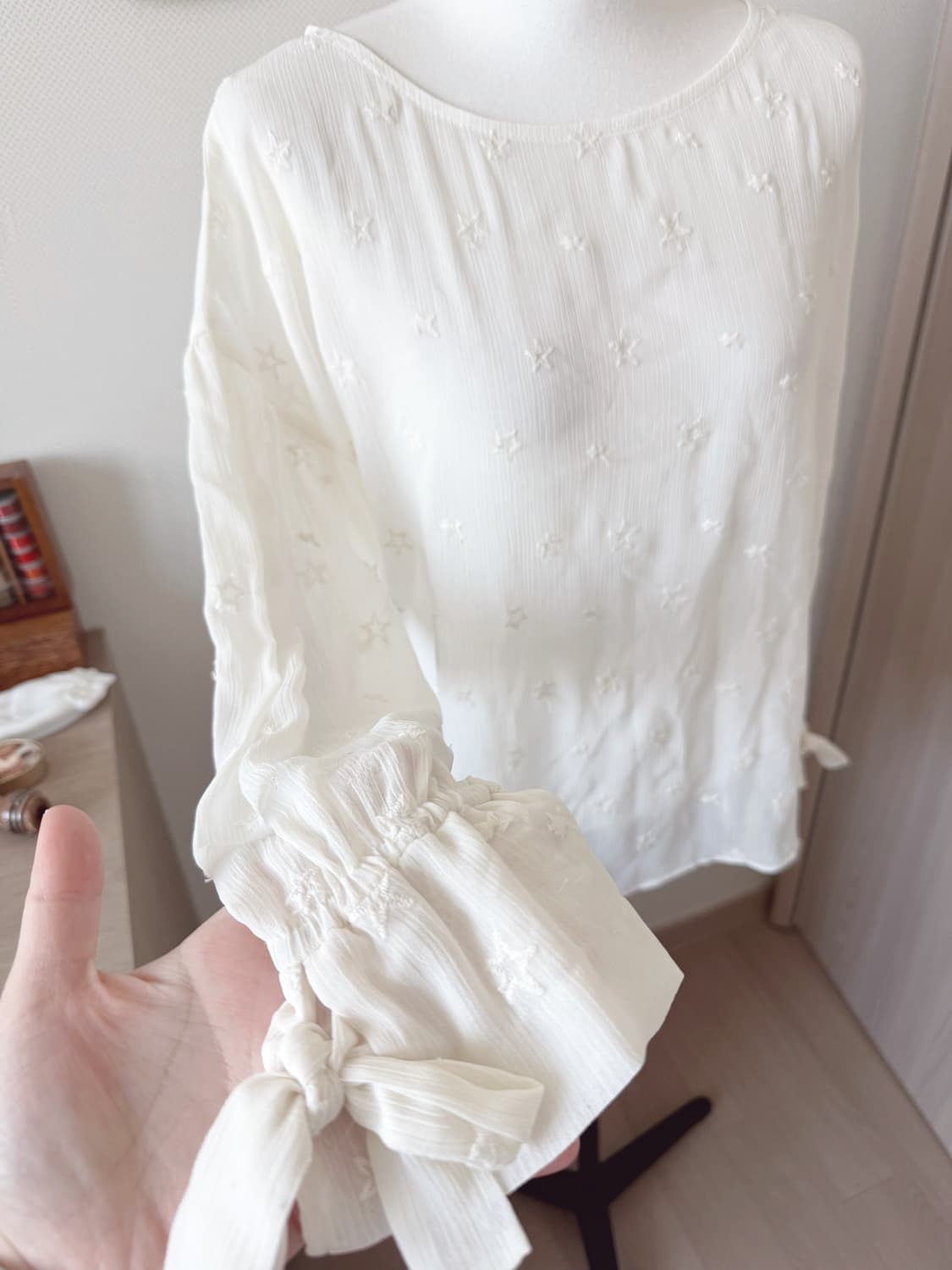 별 모양 아이보리 블라우스 상품이미지3