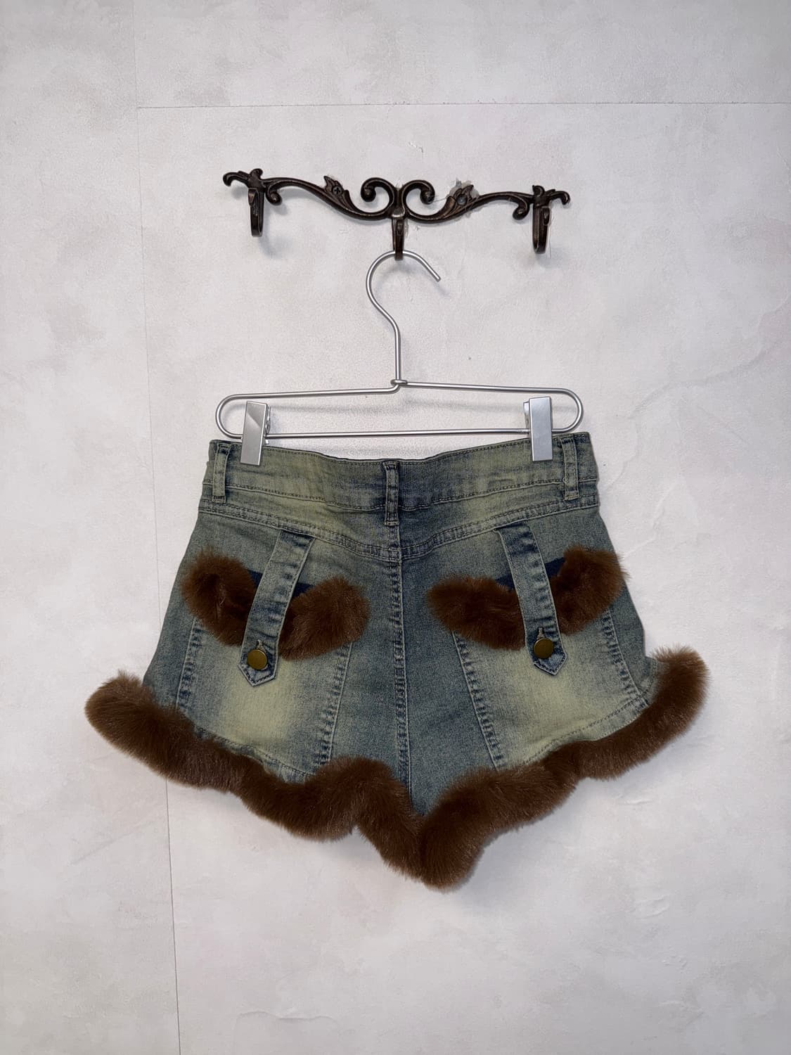 Washing denim y2k fur stud short pants 상품이미지1