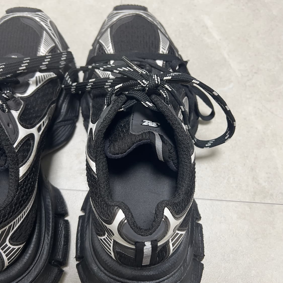 (우체국 택포가격) 발렌시아가 3XL 스니커즈 블랙 화이트 43 상품이미지7