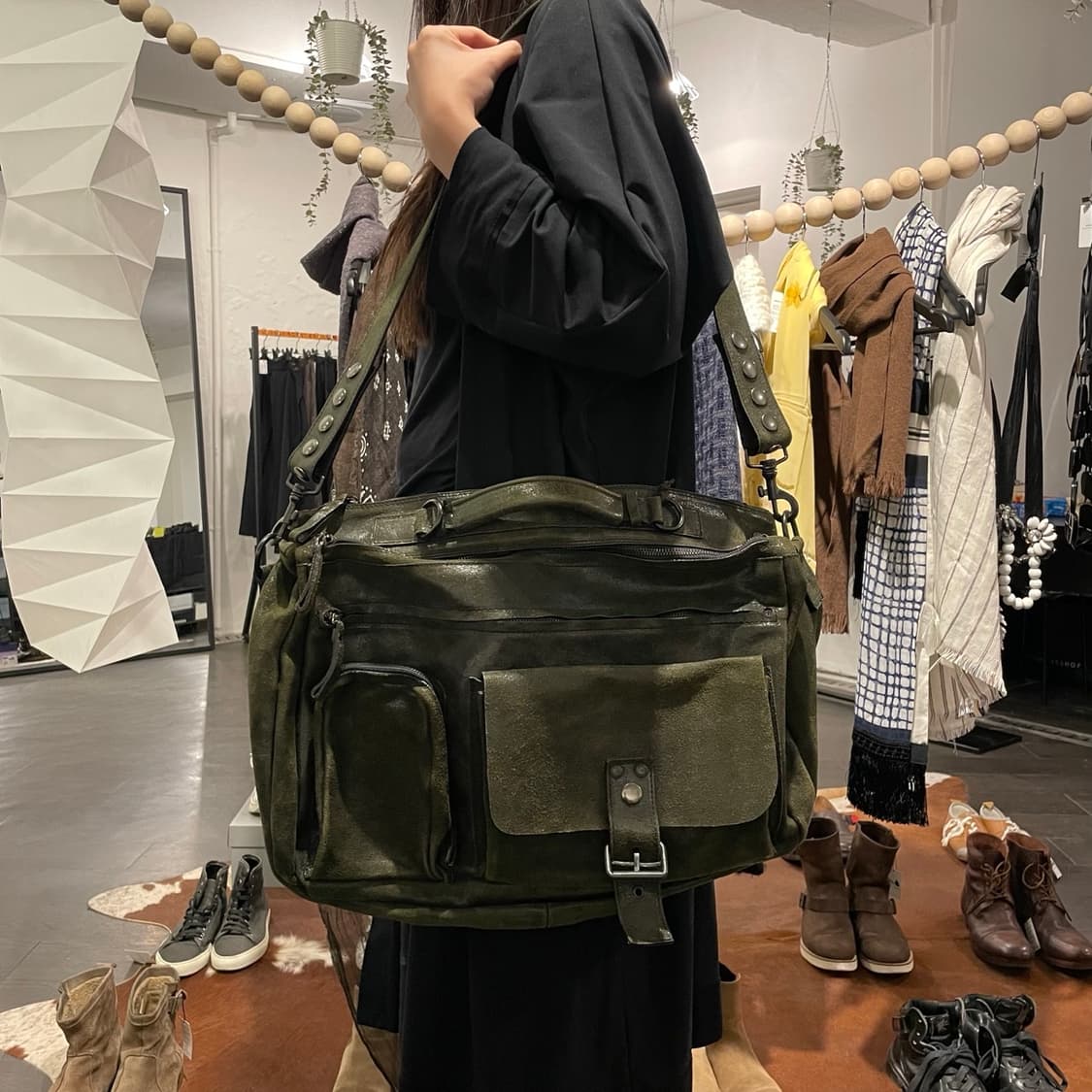 마르셀 오버사이즈 레더 크로스백 상품이미지3