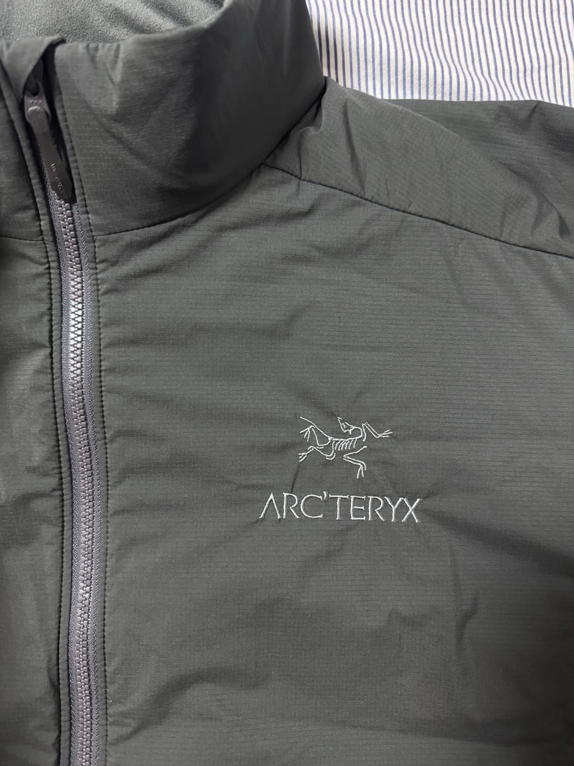 (새상품급) 아크테릭스 아톰 자켓 그래파이트 L 상품이미지4