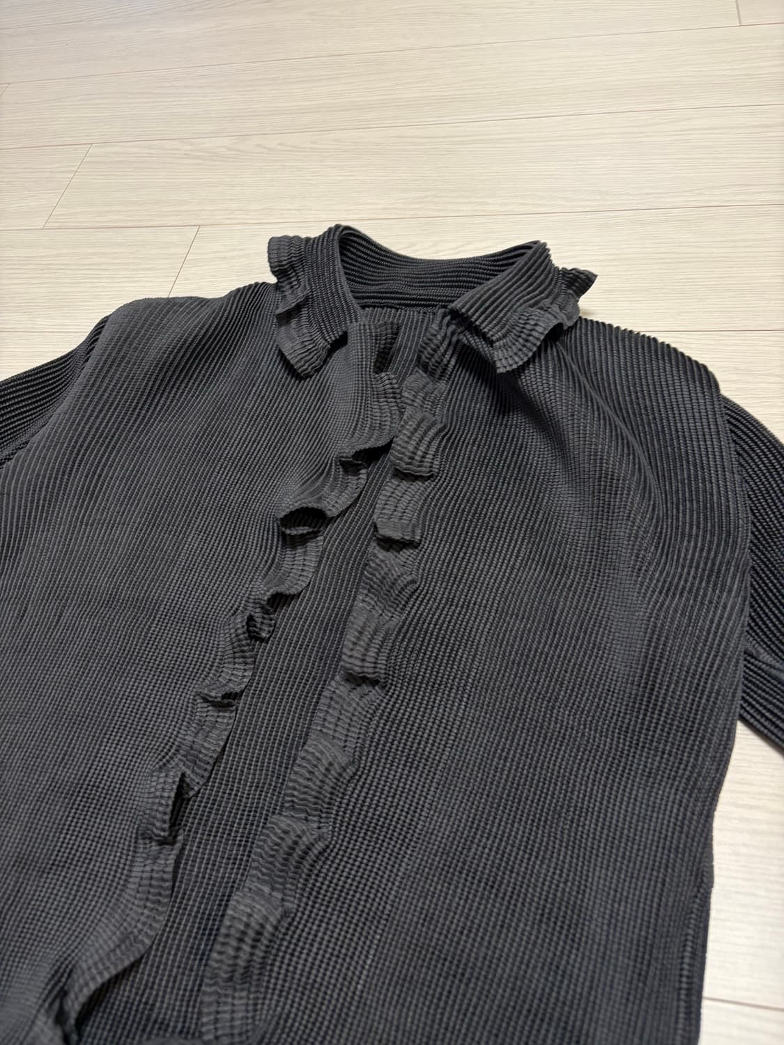 이세미야케 맛 빈티지 플리츠 프릴 가디건 다크 그레이 55사이즈 상품이미지1