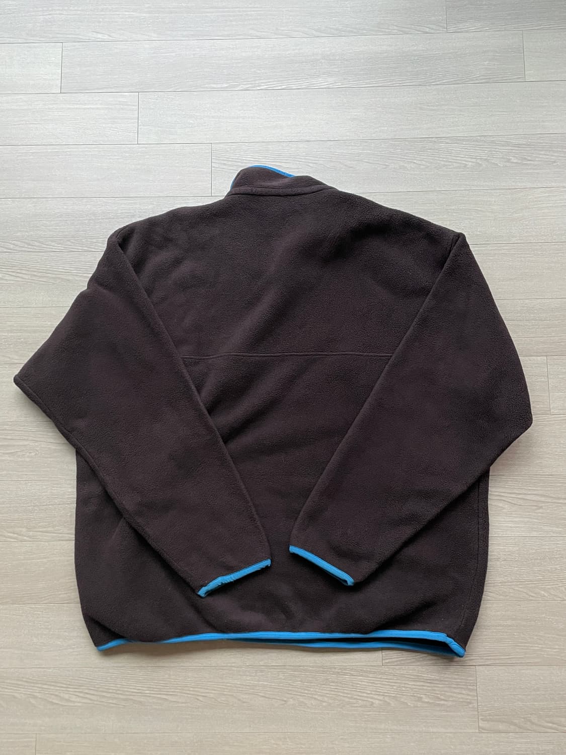 파타고니아 신칠라 브라운 플럼 잔나비 최정훈 착용 상품이미지3