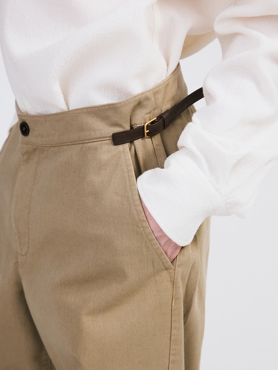 렉토 26SS 웨이스트 벨트 디테일 코튼 팬츠 카키 베이지 상품이미지3