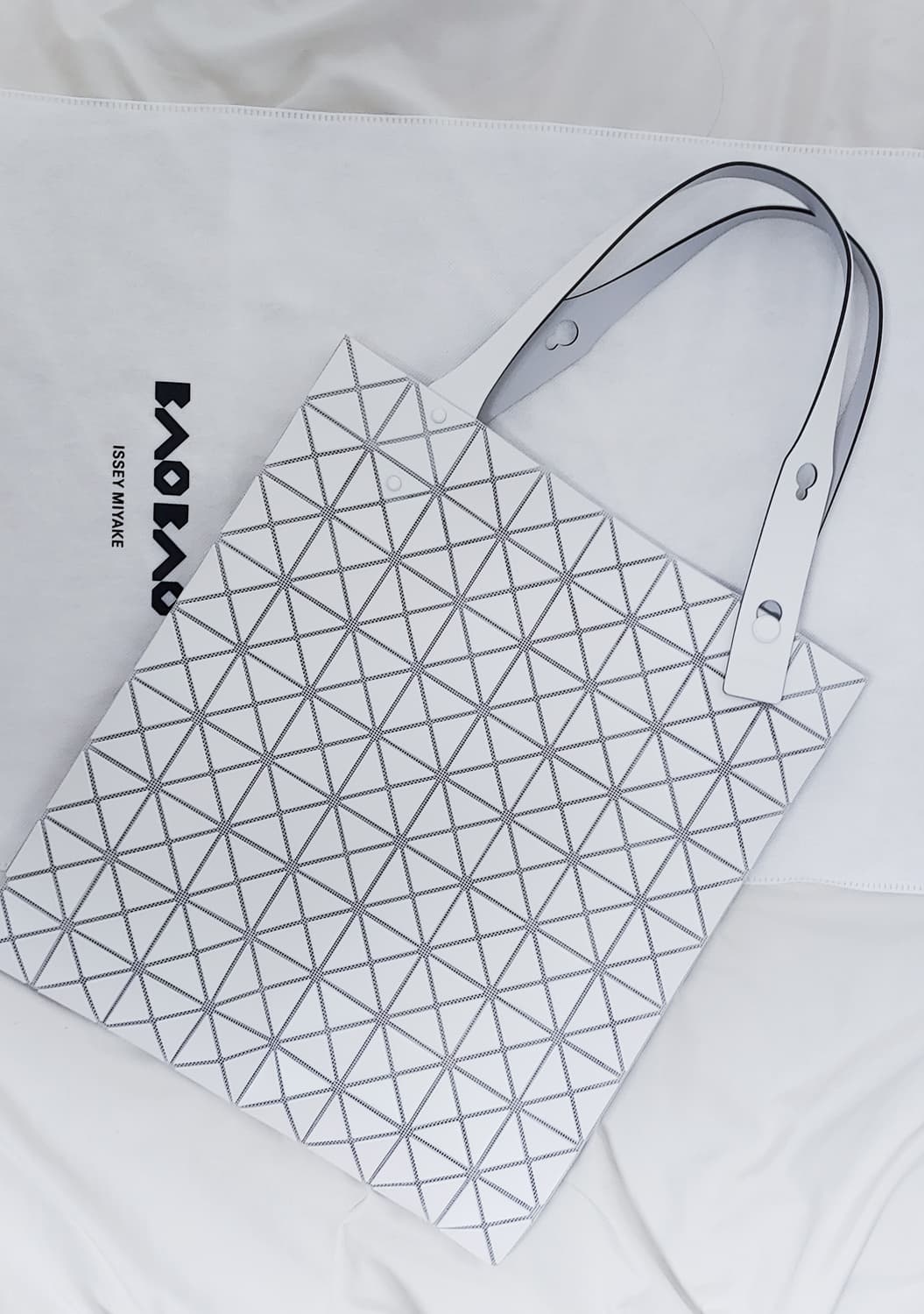 [바오바오] 플리츠플리즈 프리즘 플러스 토트백 상품이미지3