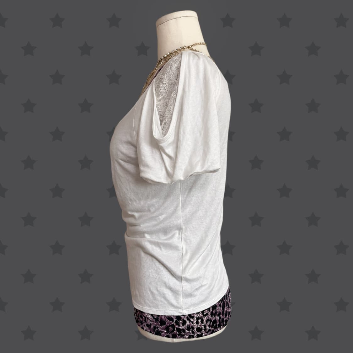 오네갸루 핀터깔 퍼플 레오파드 생화이트 브이넥 레이스 오프숄더 티 상품이미지2