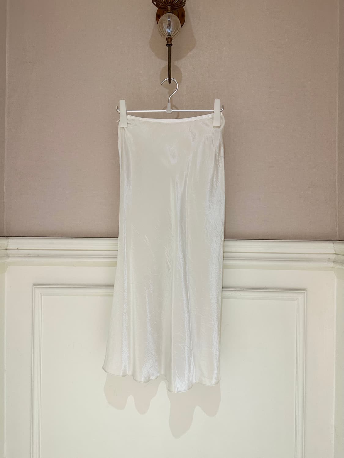 얼바닉30의 소피아 새틴 스커트 상품이미지2