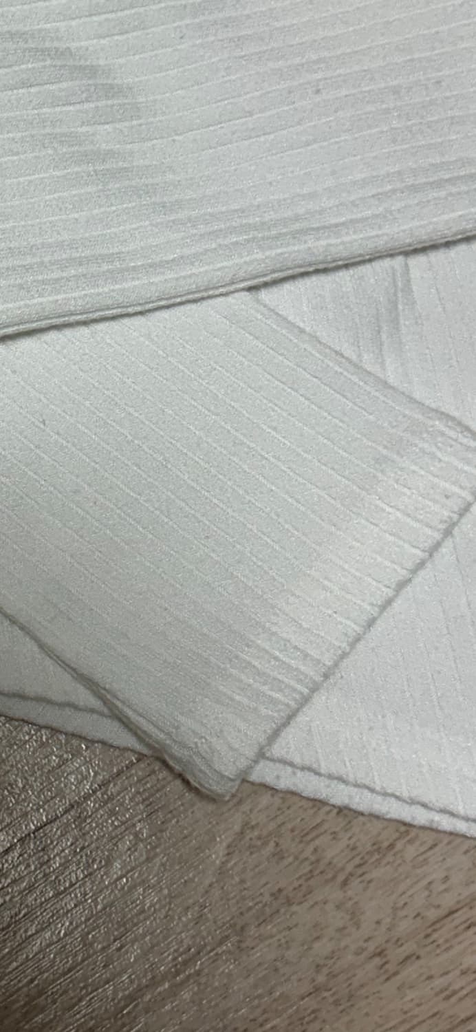 쓰리타임즈 원숄더 버튼티 화이트 상품이미지4