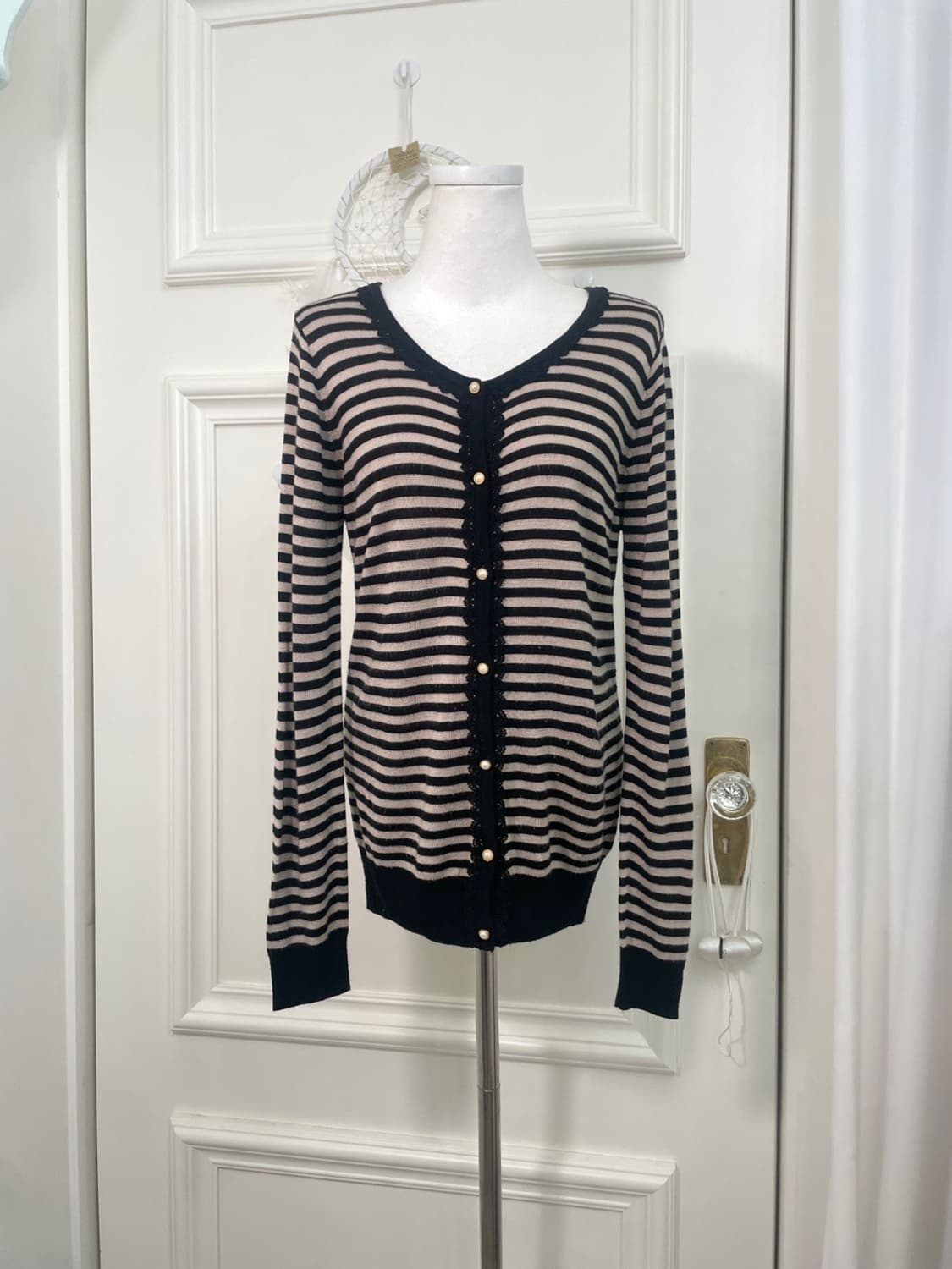 beige gray lace point pearl button cardi 상품이미지1