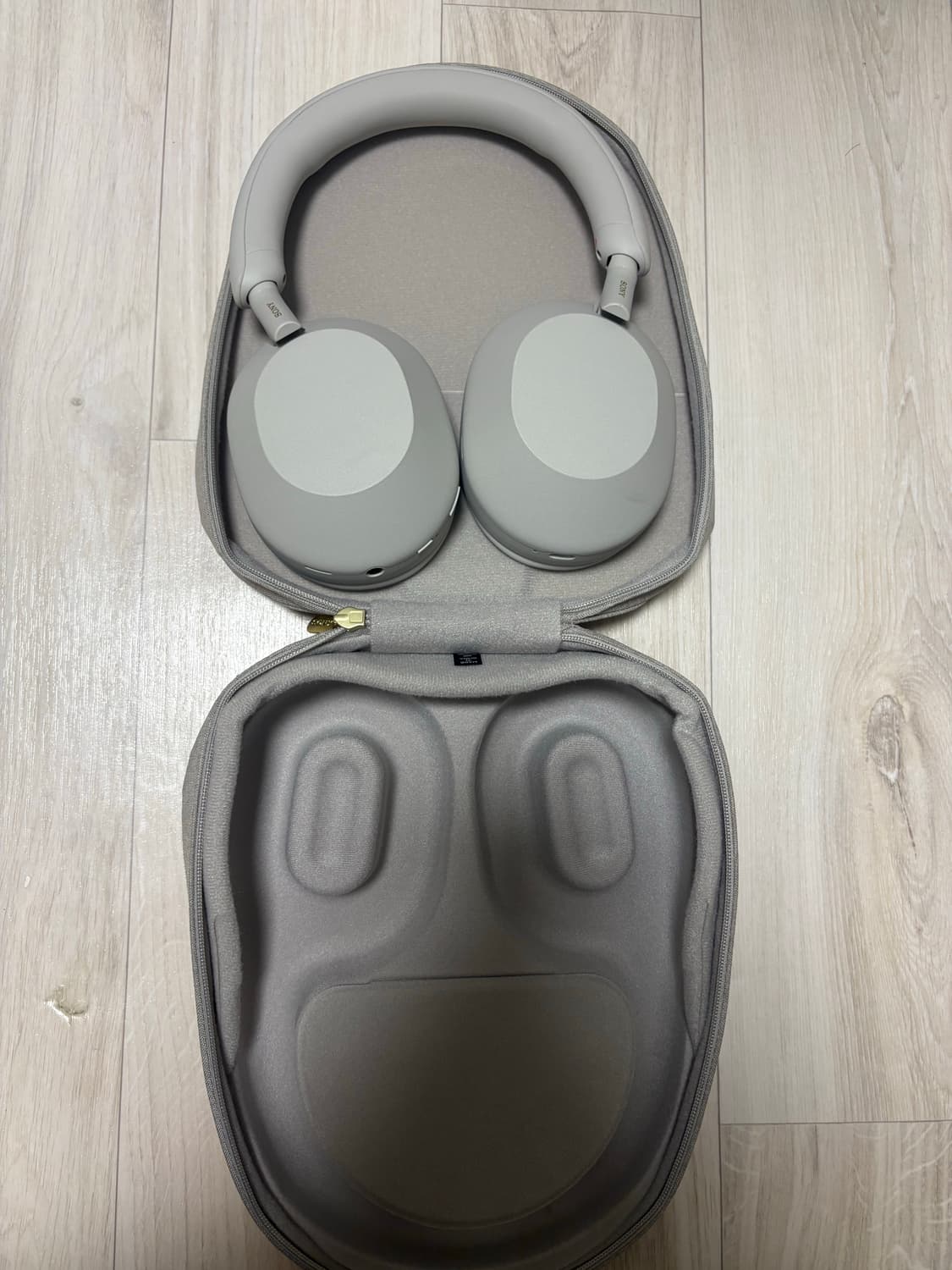 소니 1000XM5 플래티넘 실버 상품이미지1