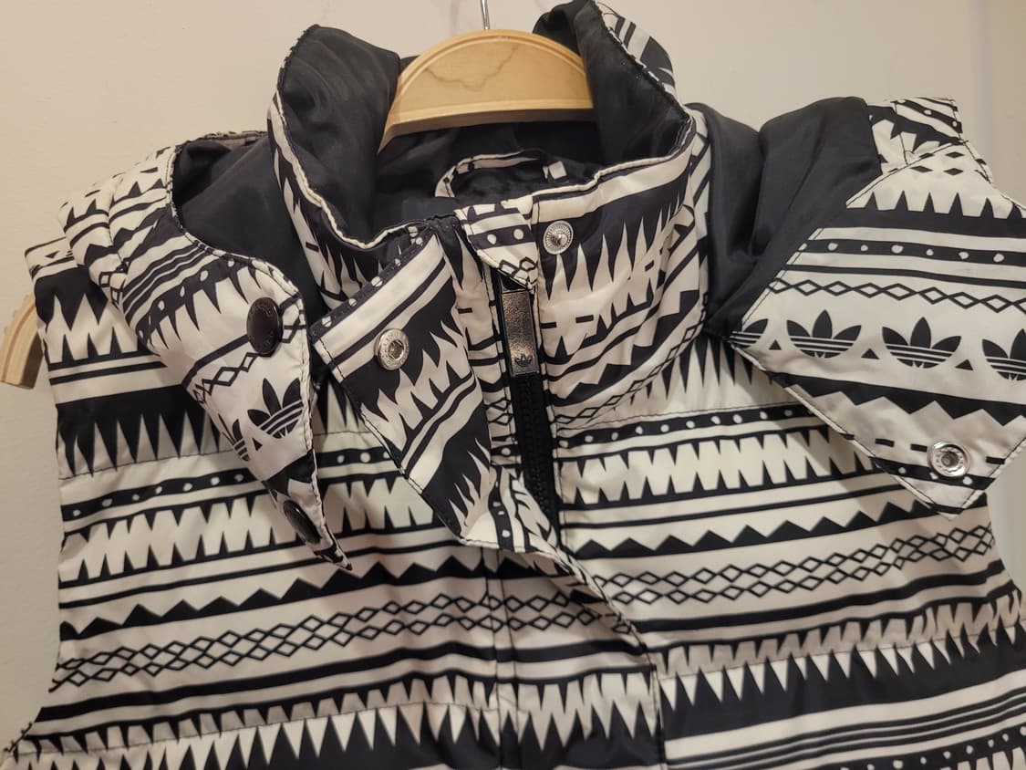 아디다스 로고 패턴 후드 패딩 베스트 90사이즈 상품이미지2