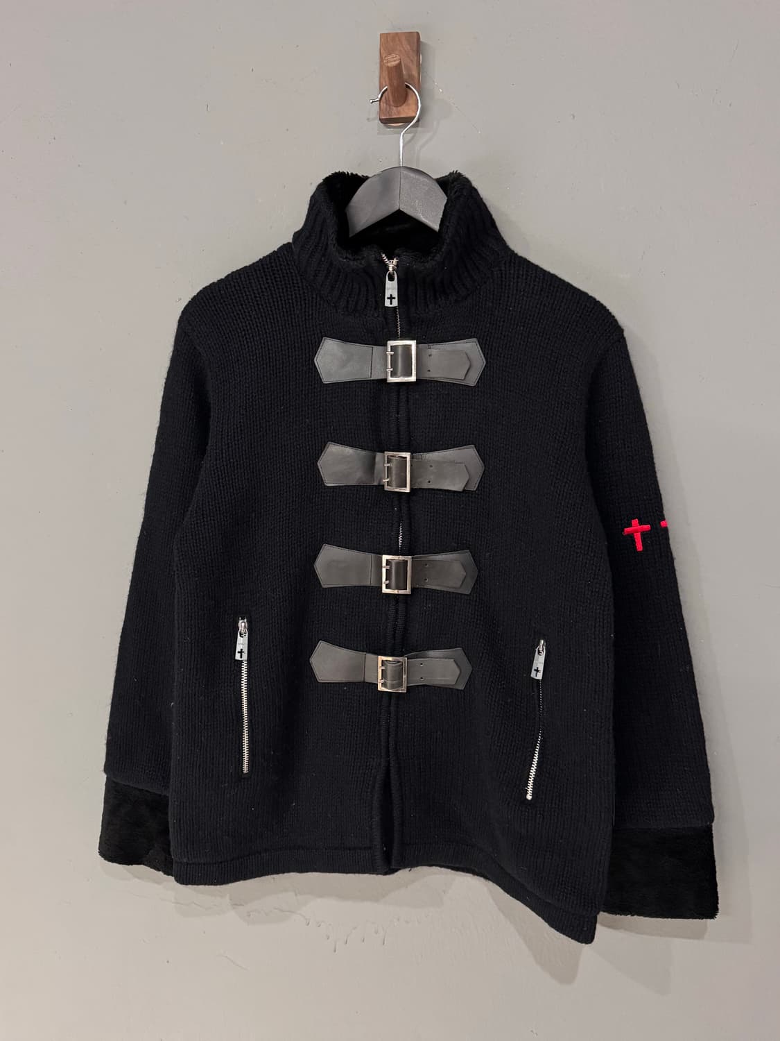 No Future 본디지 버클 퍼 니트집업 상품이미지2