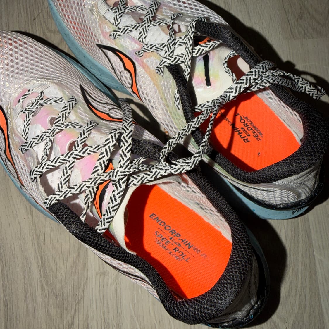 써코니 엔돌핀 프로 3 S20755-25 카본화 (265) 상품이미지5