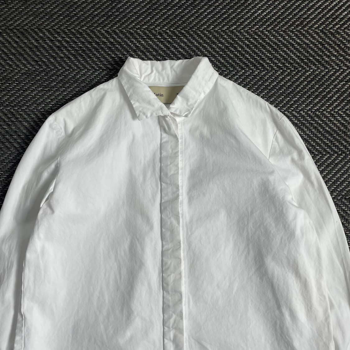 마뗑킴 히든 버튼 크롭 화이트 셔츠 y 3618 상품이미지4