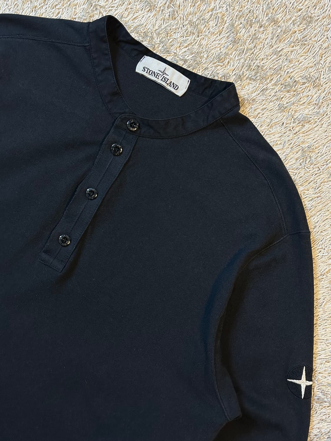 매장판) 19SS 스톤아일랜드 자수로고 헨리넥 긴팔 티셔츠 블랙 상품이미지2