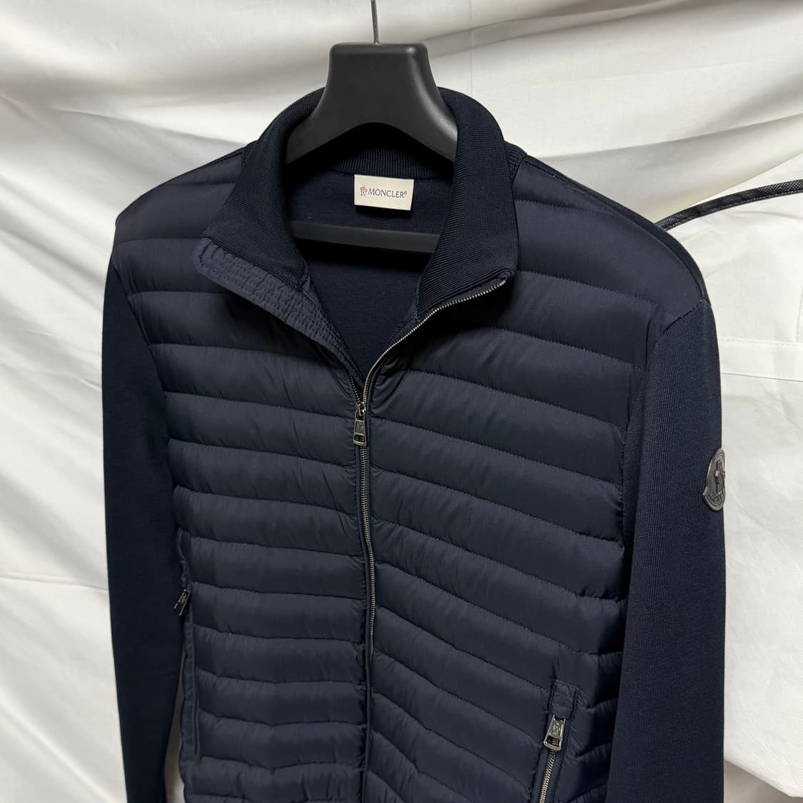 [S+급/M] 몽클레어 니트패딩 김현우 니트패딩 블랙 와펜 상품이미지3