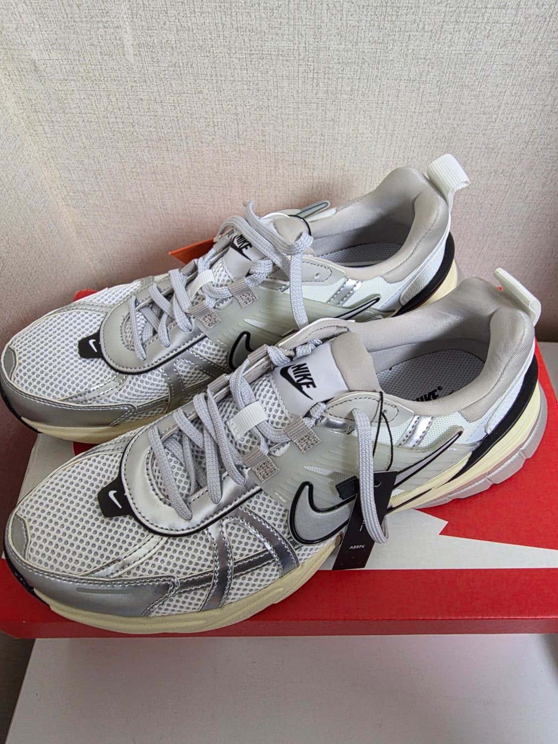 나이키 v2k 런 아이언 오어 275 상품이미지1