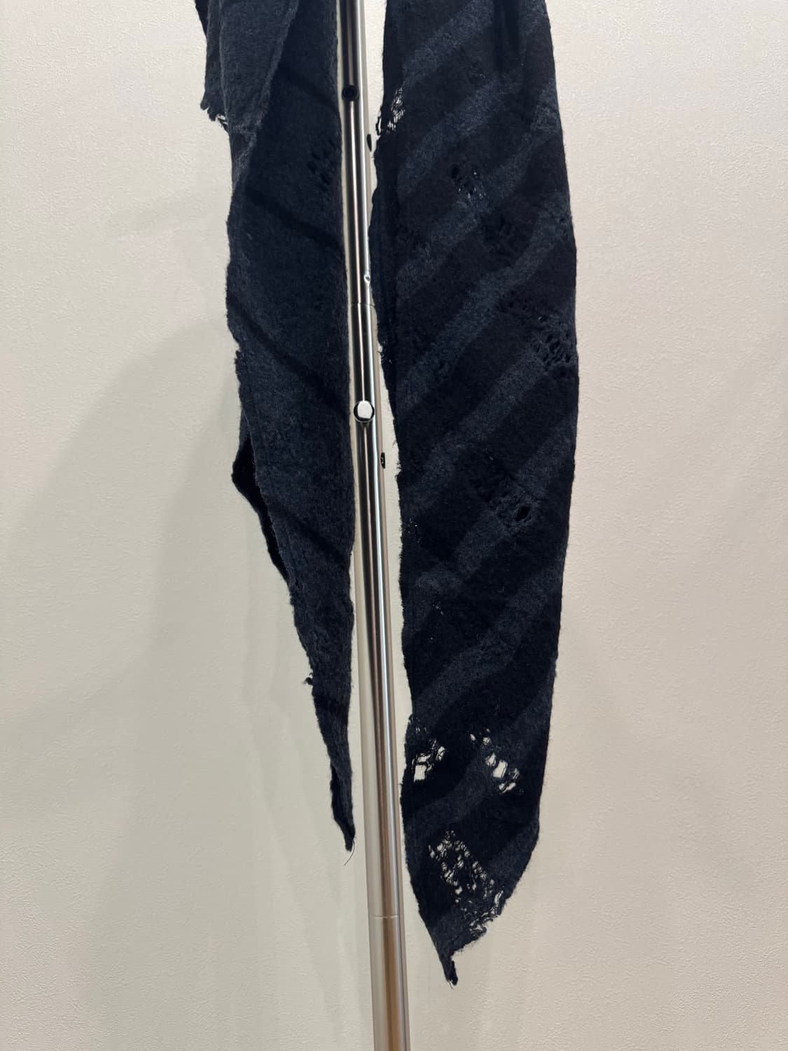 미하라 야스히로 디스트레스드 스트라이프 울 머플러 상품이미지2