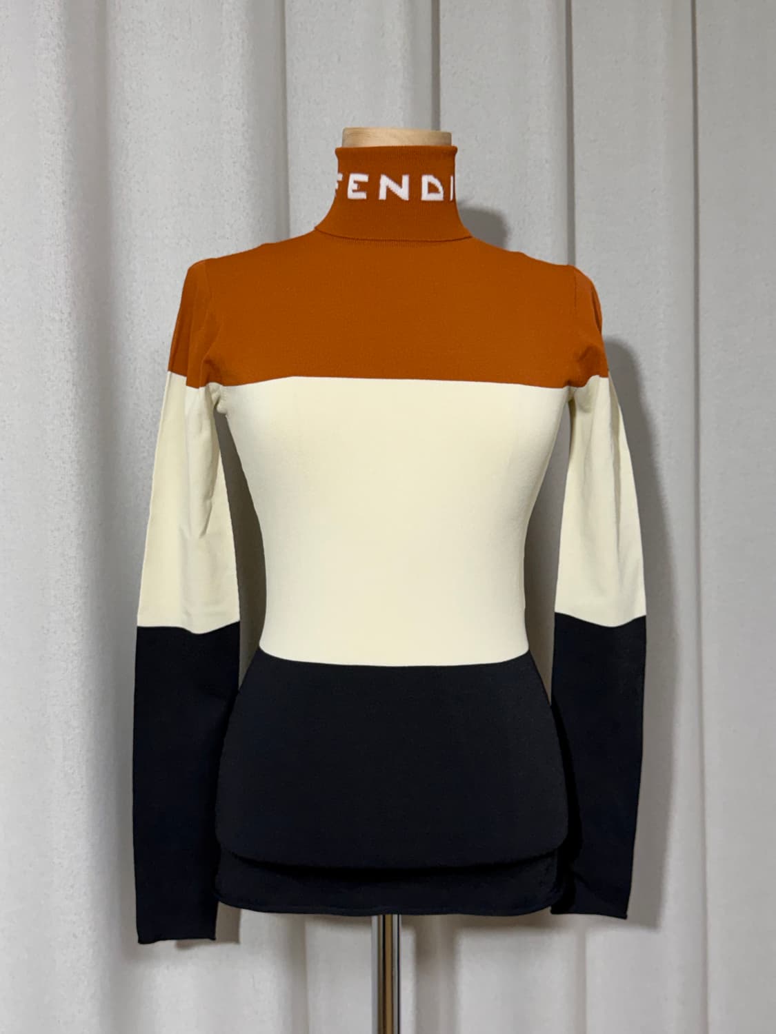 펜디 (FENDI) 스트라이프 블록 하이넥 니트 - 미착용 새상품 상품이미지5