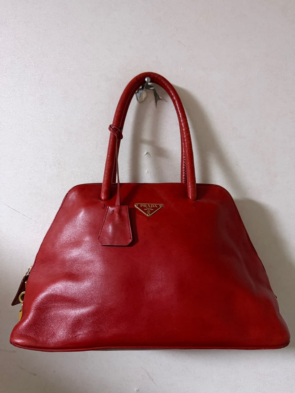 프라다 레더 삼각로고 레더 토트백 상품이미지1