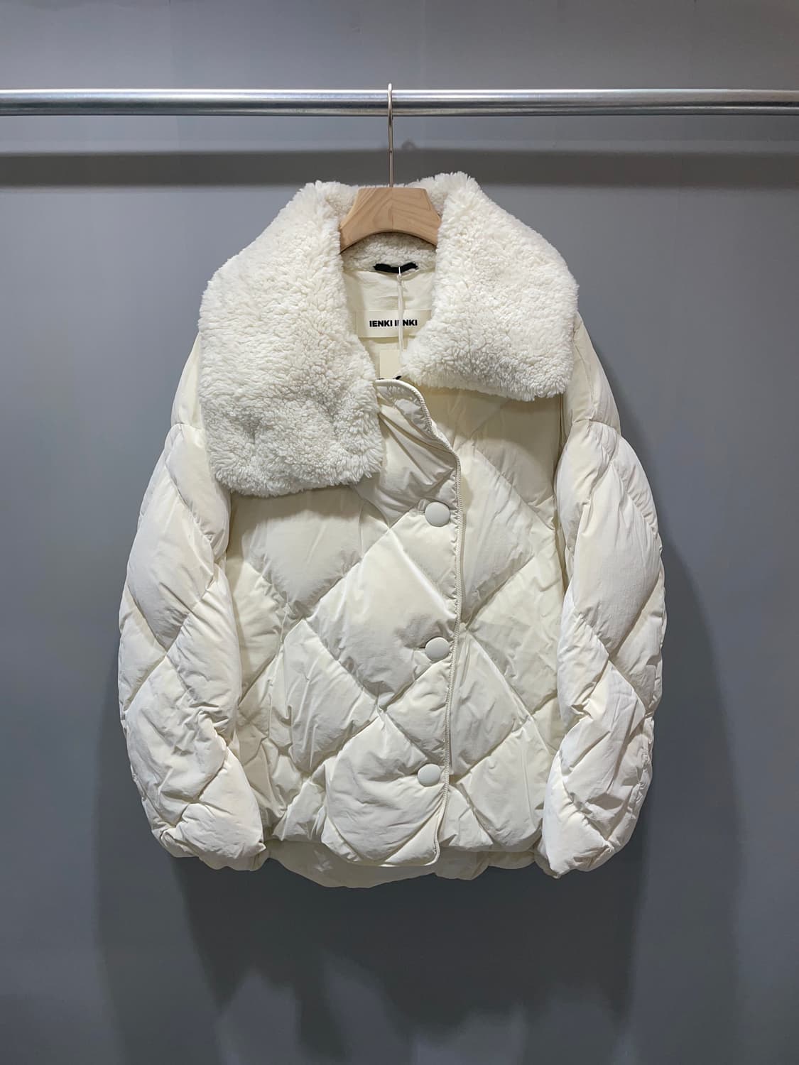 (정품/새상품) 옌키옌키 여성 화이트 퀼팅 구스다운 퀸 패딩 점퍼 상품이미지1