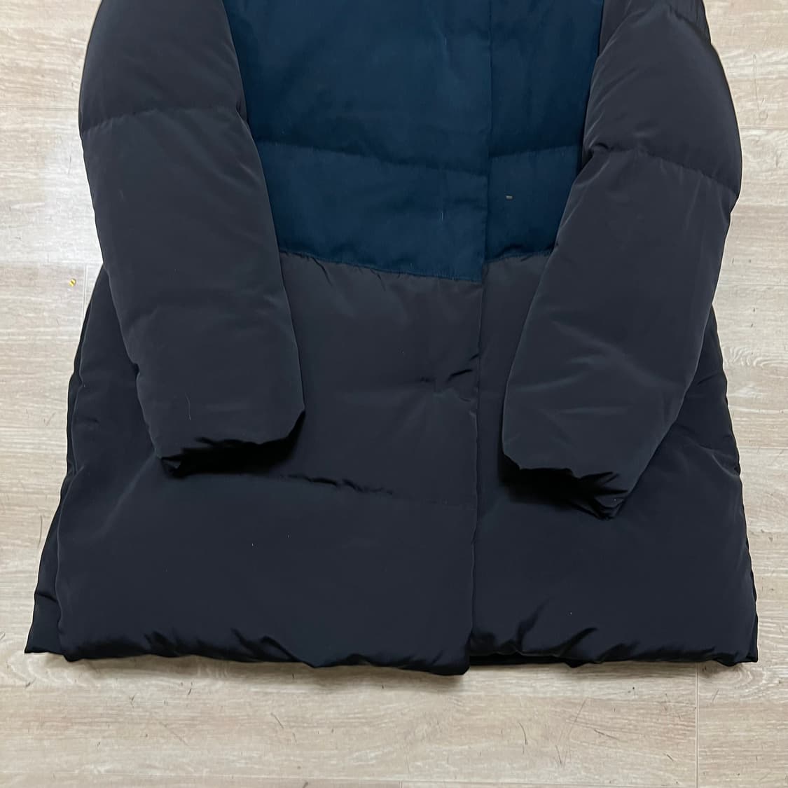 지고트 여성 구스다운 스웨이드 배색 롱패딩 [블랙] 88-90-160 상품이미지3