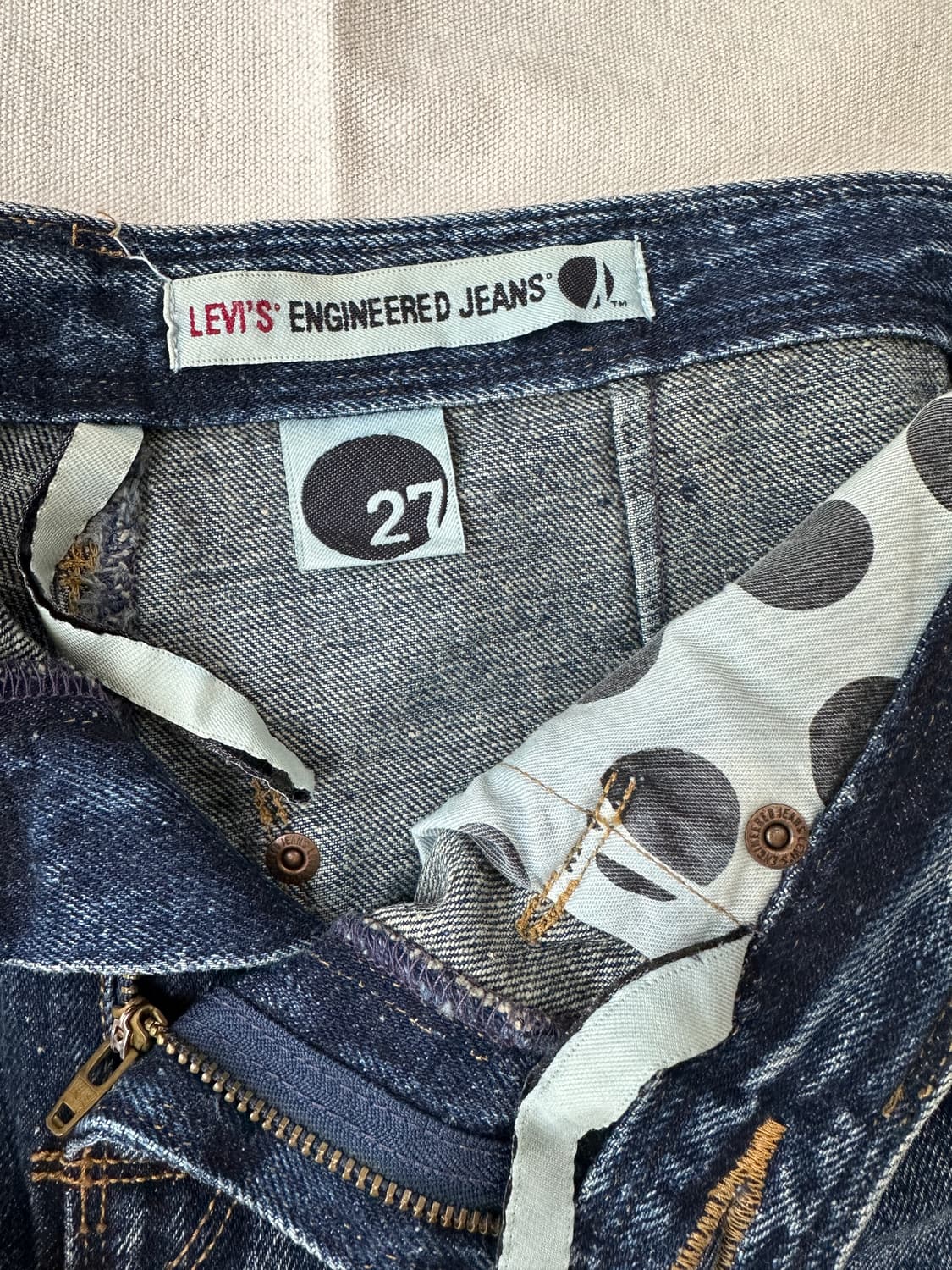 리바이스 엔지니어드진 스컬 디테일 데님팬츠 27 상품이미지6