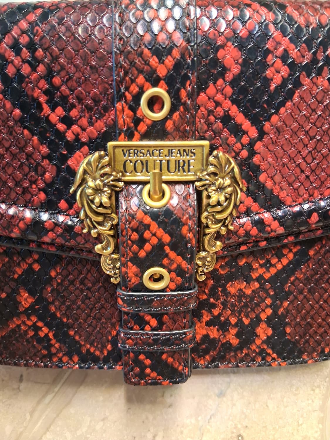 베르사체 진스 꾸뛰르 미니백(와인) / 새상품 상품이미지6