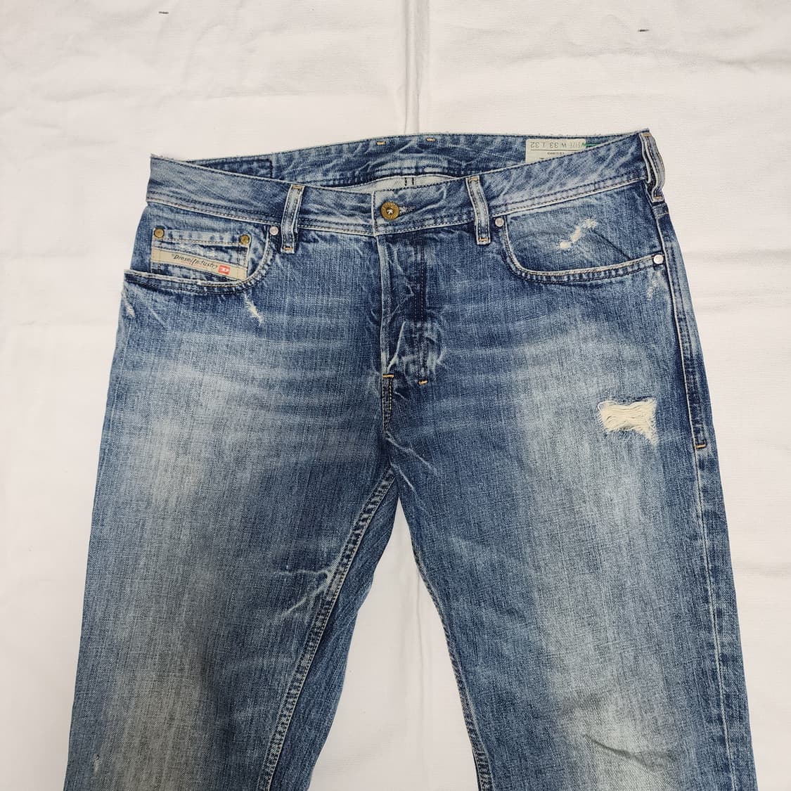 DIESEL ZATHAN 워시드 빈티지 연청 데님팬츠 상품이미지4