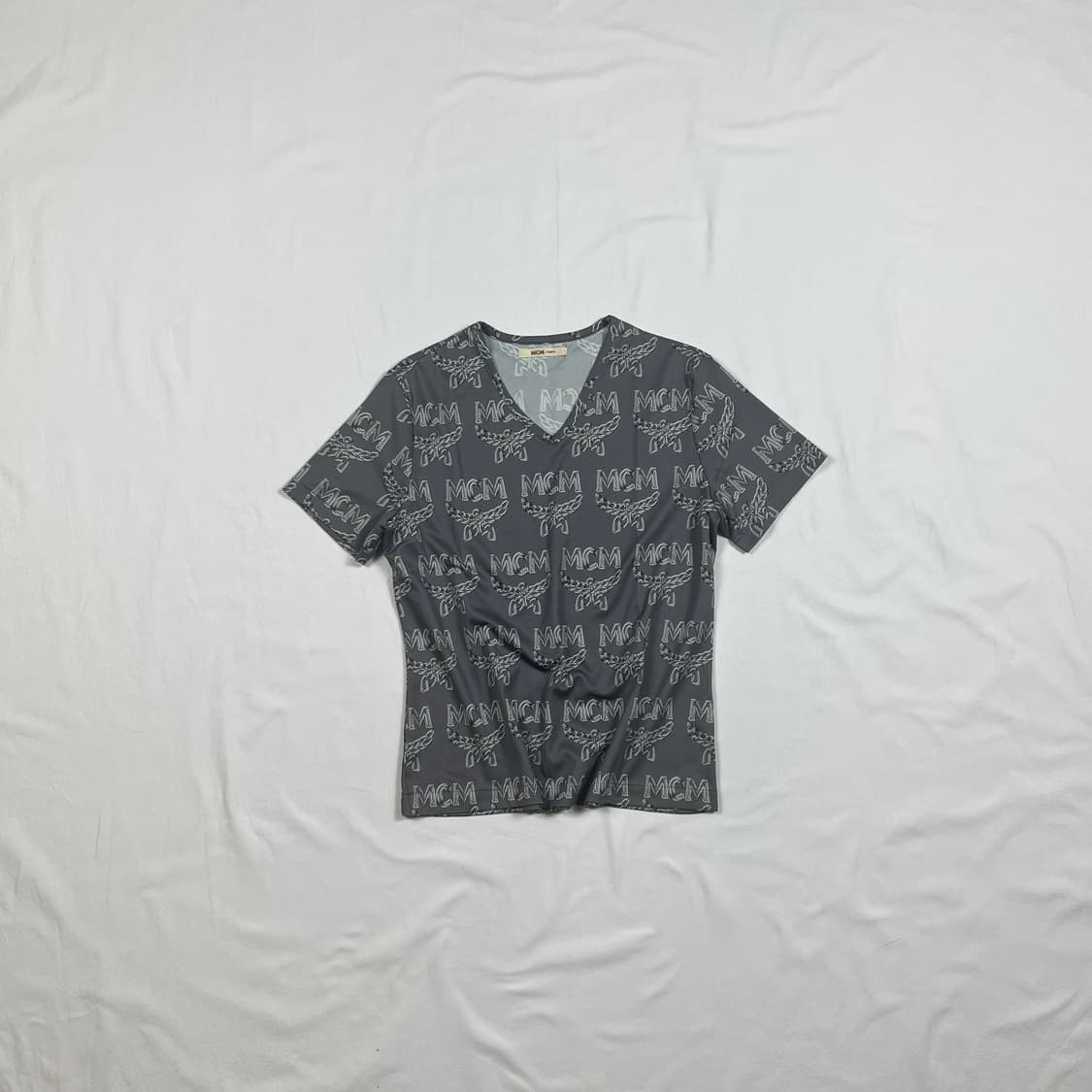 90’s 엠씨엠 mcm 로고 패턴 브이넥 반팔티 상품이미지1