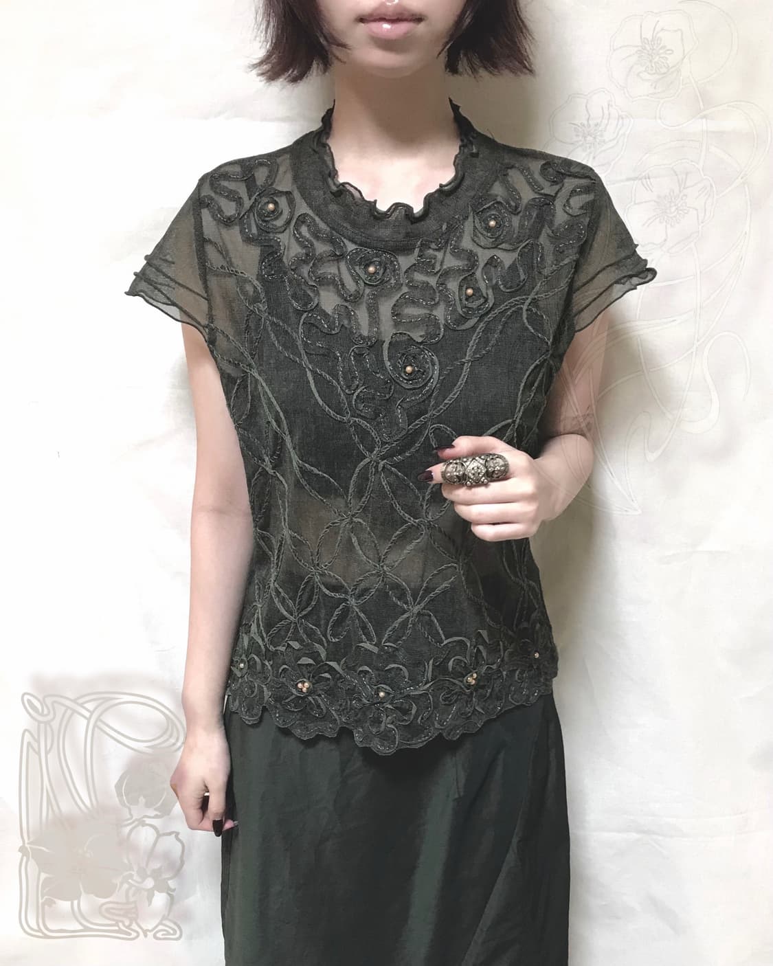 플라워 아플리케 시스루 반팔 탑 상품이미지1